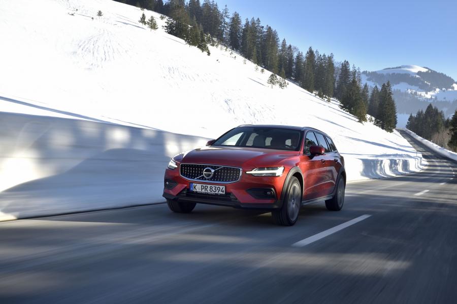  Volvo V60 D4 Cross Country 2018 года  (WW) (фото 11 из 49)